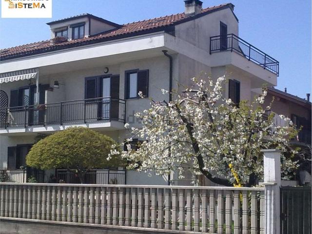 Villetta a schiera in vendita di 174 m² in Via Vittime di Bologna