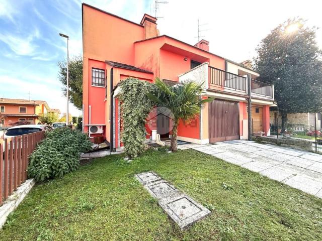 Villetta a schiera in vendita di 175 m² in Via Carvasaglio, 12