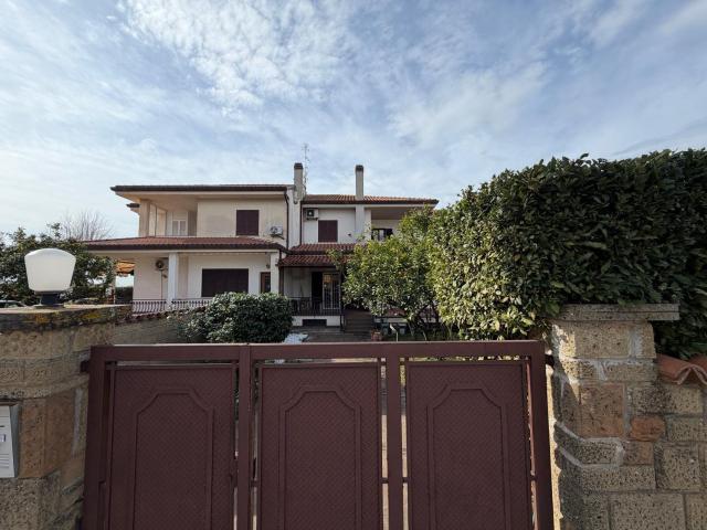 Villetta a schiera in vendita di 175 m² in Via Fratelli Cervi