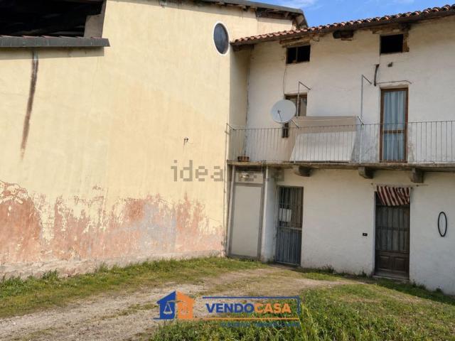 Villetta a schiera in vendita di 175 m² in Frazione Lucchi, 15