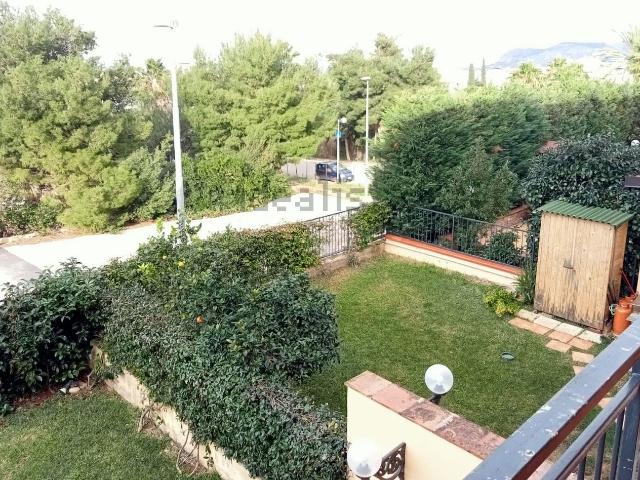 Villetta a schiera in vendita di 176 m² in Via giovanni falcone