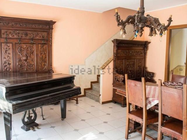 Villetta a schiera in vendita di 176 m² in Via degli Aceri, 21