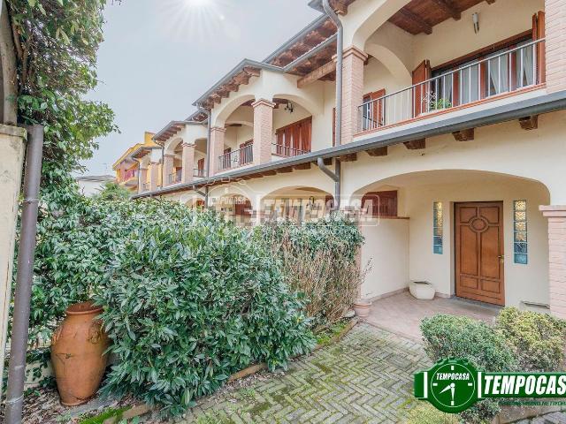 Villetta a schiera in vendita di 176 m² in Via Filippo Corridoni