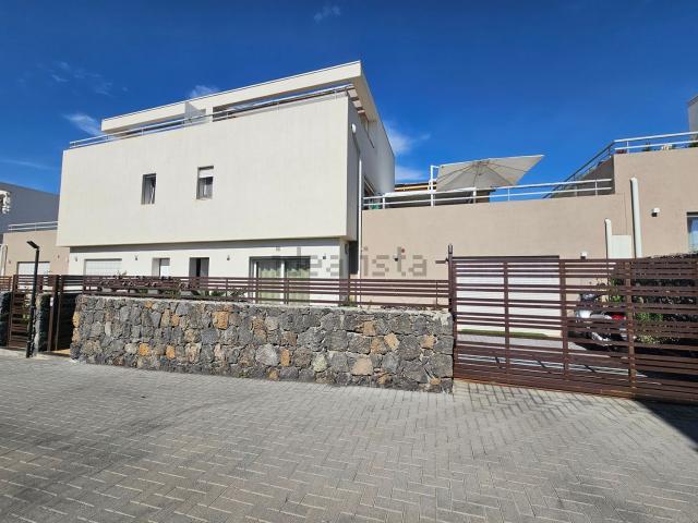 Villetta a schiera in vendita di 176 m² in Contrada carrubbazza