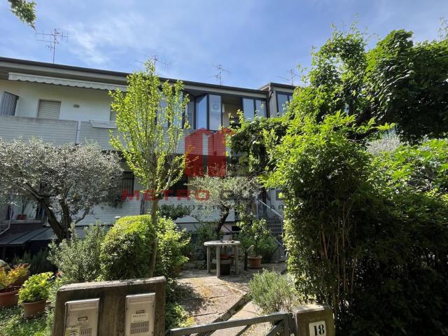 Villetta a schiera in vendita di 177 m² in Via Amerigo Donatini, 18