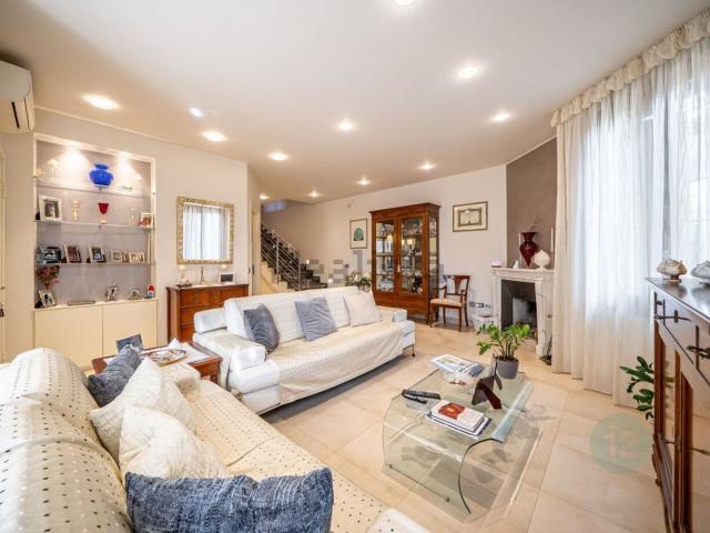 Villetta a schiera in vendita di 177 m² in Via dell&apos Ulivo
