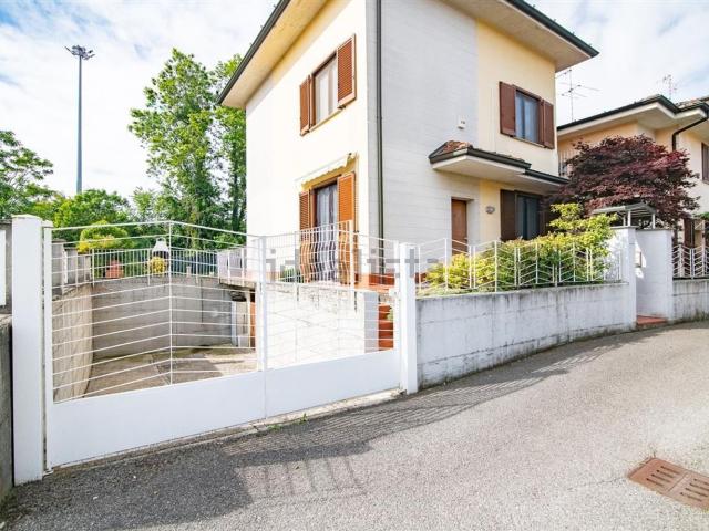 Villetta a schiera in vendita di 177 m² in Via della Camolina, 15