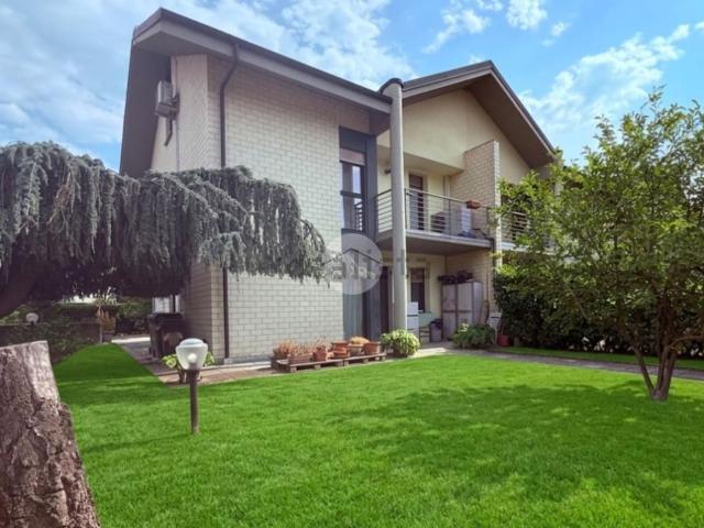 Villetta a schiera in vendita di 177 m² in Via Paolo Borsellino, 25