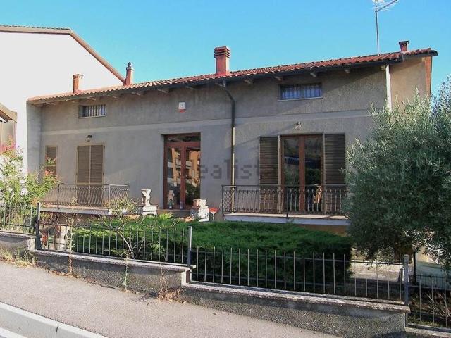 Villetta a schiera in vendita di 178 m² in Via dei Tigli