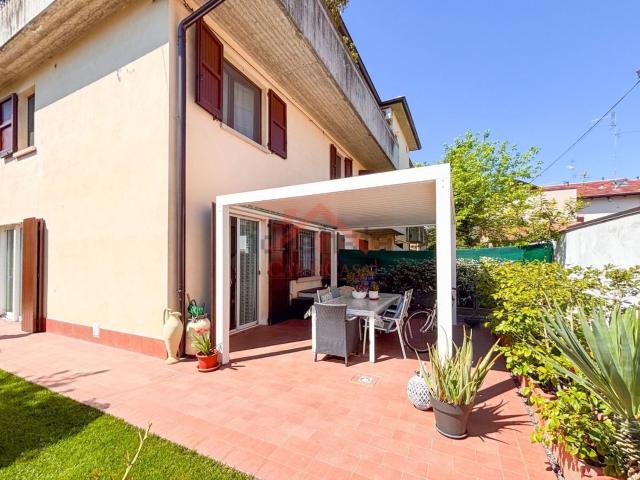 Villetta a schiera in vendita di 178 m² in Via Albano Lugli, 6