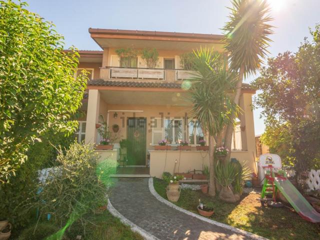 Villetta a schiera in vendita di 178 m² in Via di Selva Candida