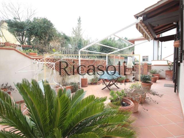 Villetta a schiera in vendita di 179 m² in Via Sgarallino, 36