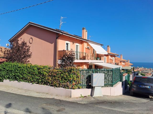 Villetta a schiera in vendita di 180 m² in Via Coccioni, 22