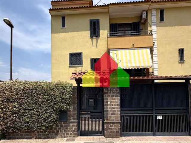 Villetta a schiera in vendita di 180 m² in Via Casacelle