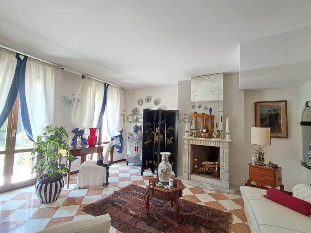 Villetta a schiera in vendita di 180 m² in Via Castellana
