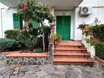 Villetta a schiera in vendita di 180 m² in Via Curtoli, 41