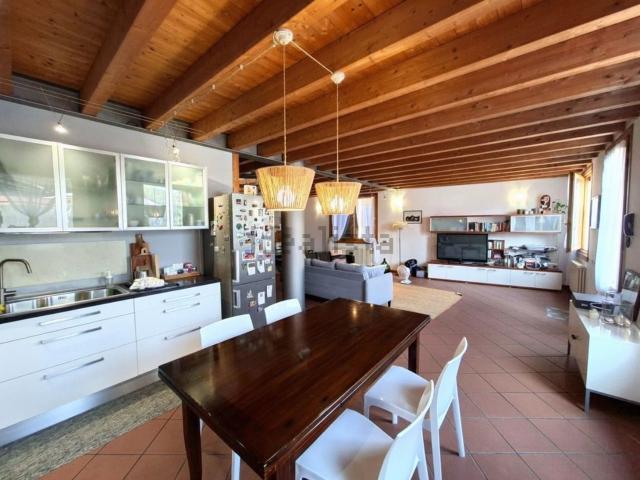 Villetta a schiera in vendita di 180 m² in Via Alcide de Gasperi