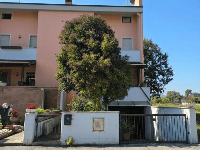 Villetta a schiera in vendita di 180 m² in Via G. Galilei, 57