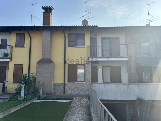Villetta a schiera in vendita di 180 m² in Via Grazia Deledda, 13