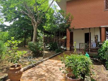 Villetta a schiera in vendita di 180 m² in Via Guido D&apos Arezzo, 69