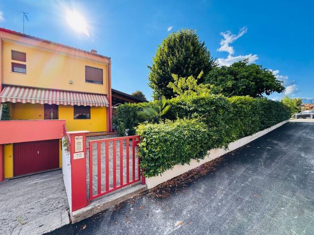 Villetta a schiera in vendita di 180 m² in Via dei Carpini