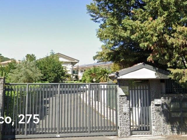 Villetta a schiera in vendita di 180 m² in Via del Bosco