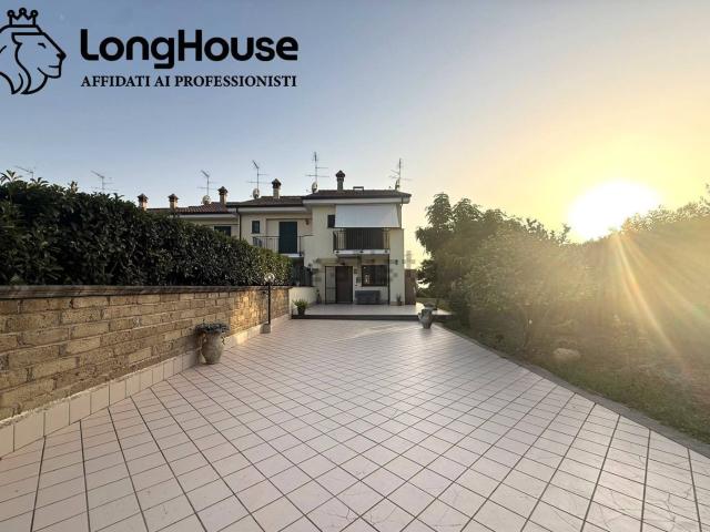 Villetta a schiera in vendita di 180 m² in Via del Cancello, 22
