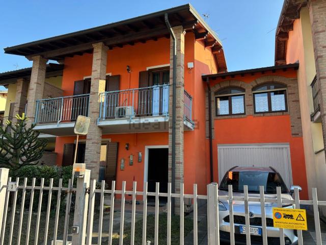 Villetta a schiera in vendita di 180 m² in Via dell&apos Aia