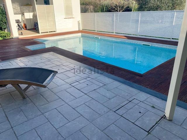 Villetta a schiera in vendita di 180 m² in Via della Quercia, 46