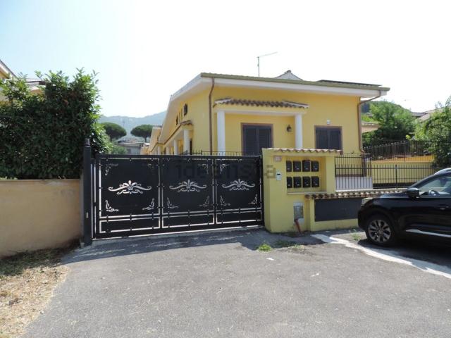 Villetta a schiera in vendita di 180 m² in Via di Colle Falco, 46