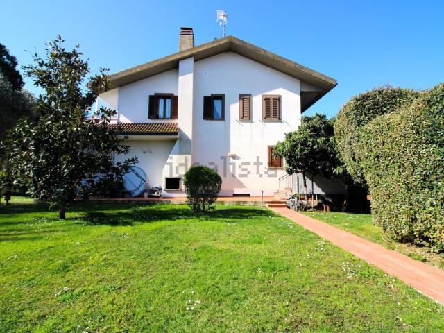 Villetta a schiera in vendita di 230 m² in Via Irpinia