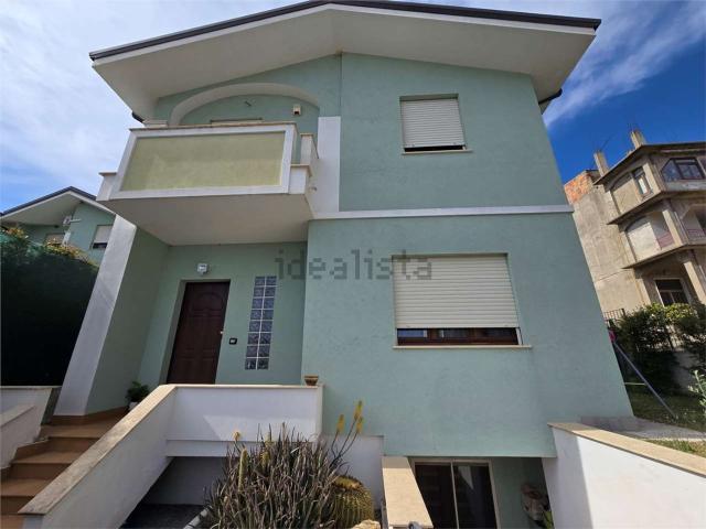 Villetta a schiera in vendita di 180 m² in Via Iuzzolino, 37