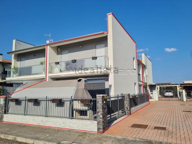 Villetta a schiera in vendita di 180 m² in Via Marinetti