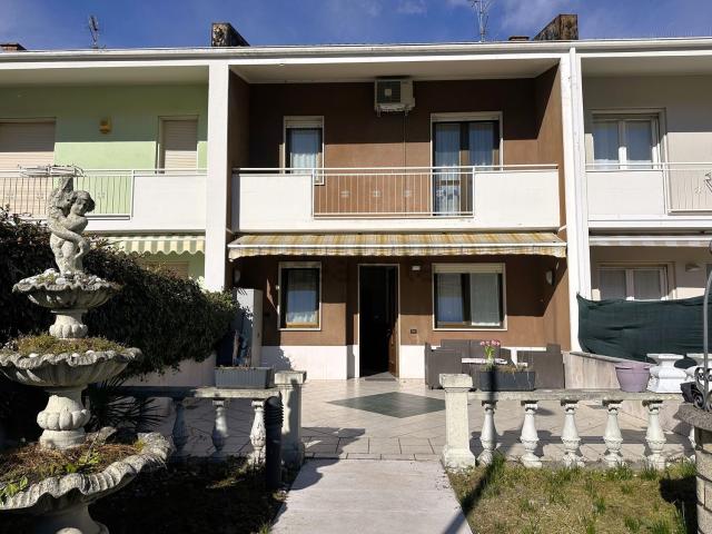 Villetta a schiera in vendita di 180 m² in Via Maria Montessori, 44