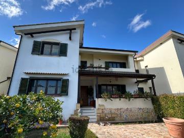 Villetta a schiera in vendita di 180 m² in Via Saul Greco, 36