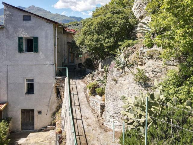 Villetta a schiera in vendita di 180 m² in Via Serrati Inferiori, 5