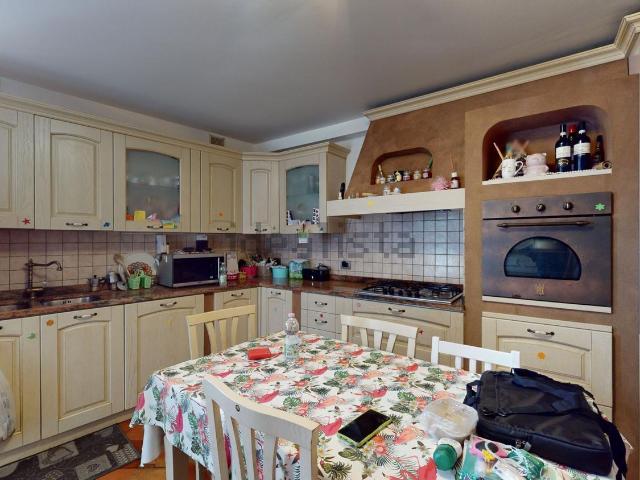 Villetta a schiera in vendita di 180 m² in Via Portici, 3