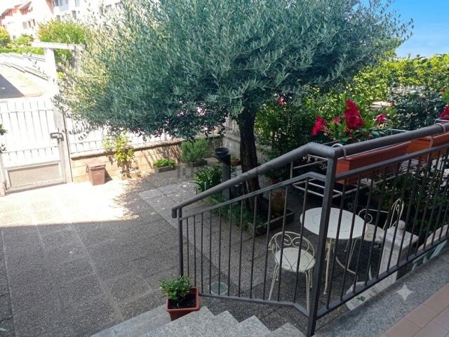 Villetta a schiera in vendita di 180 m² in Via Pietro d&apos Angera