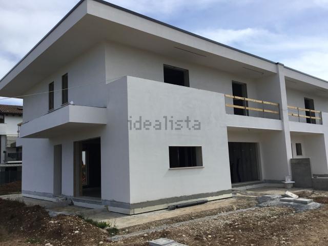 Villetta bifamiliare in vendita di 180 m² in Via Roma