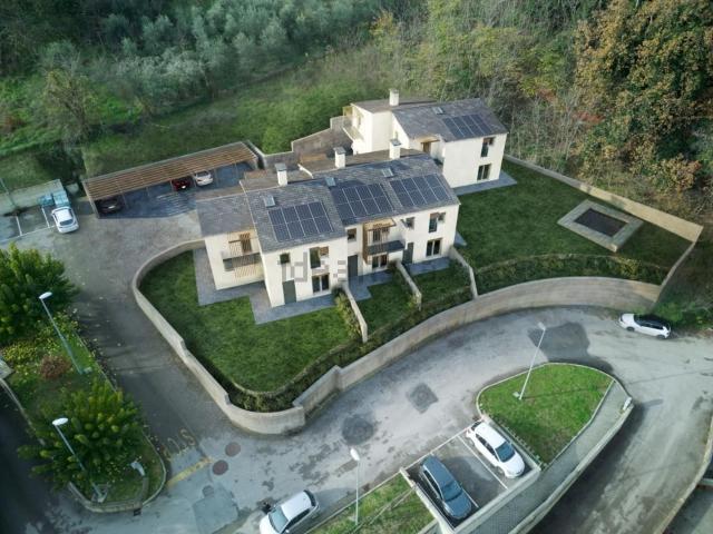 Villetta a schiera in vendita di 180 m² in Via Uopini, 55