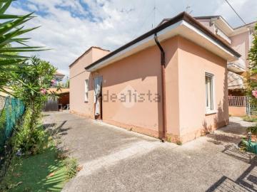 Villetta a schiera in vendita di 180 m² in Via Ubaldo Marchi, 1
