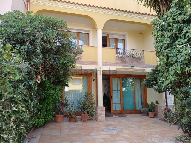 Villetta a schiera in vendita di 181 m² in Via A. Dettori, 67