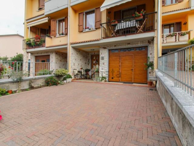 Villetta a schiera in vendita di 181 m² in Via Paolo VI