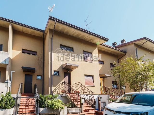 Villetta a schiera in vendita di 182 m² in Via Fosse Ardeatine, 5