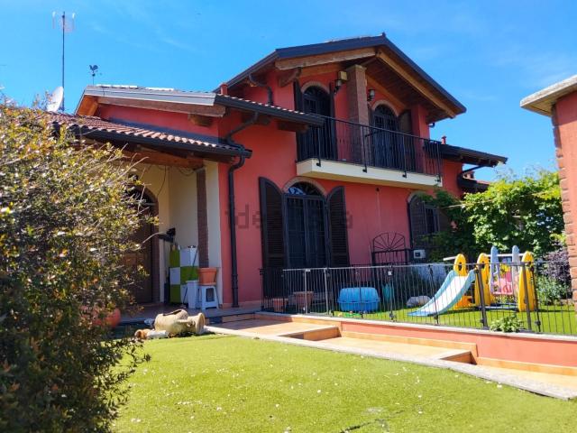 Villetta a schiera in vendita di 182 m² in Via IV Novembre