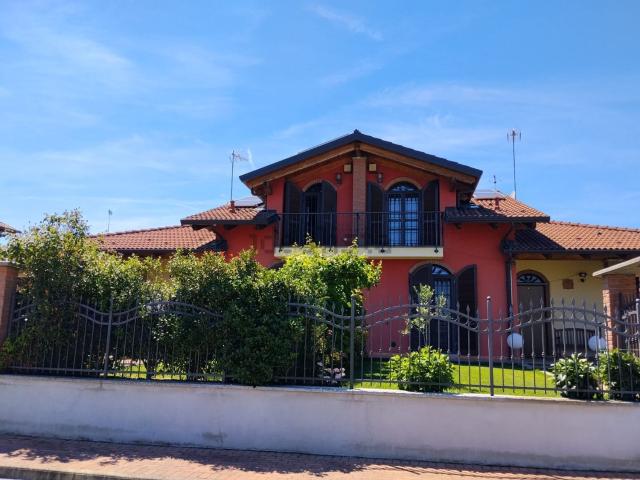 Villetta a schiera in vendita di 182 m² in Via IV Novembre