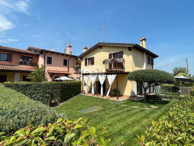 Villetta a schiera in vendita di 182 m² in Via Monte Cricco