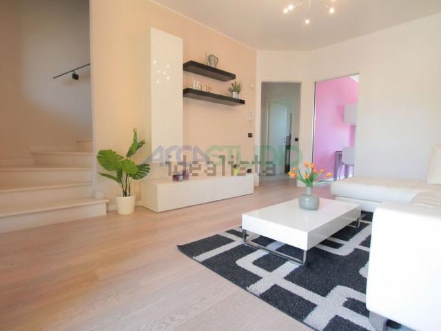Villetta a schiera in vendita di 182 m² in Via Monte San Michele