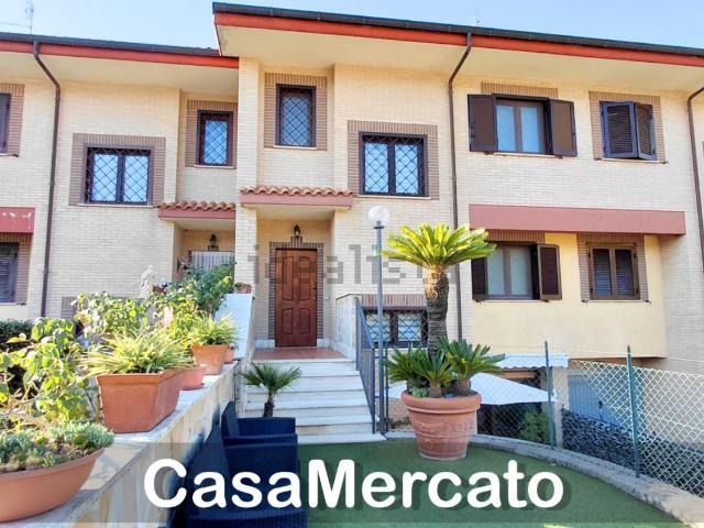 Villetta a schiera in vendita di 182 m² in Via Rocca Priora