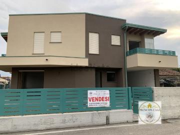 Villetta a schiera in vendita di 182 m² in Via Rimembranza